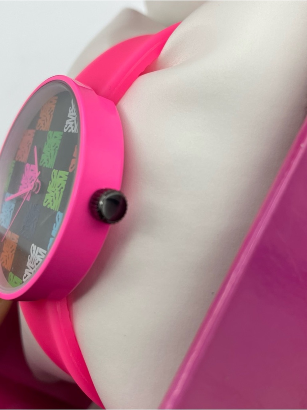 Steve Madden multicolor pink silicon fashion hand watch - Picture 4 of 11